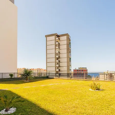 Apartment Ocean View And Garden In Exclusive Area