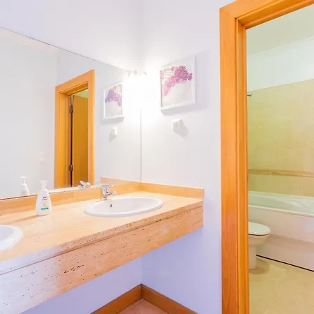 Ocean View And Garden In Exclusive Area Appartamento