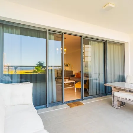 Apartment Ocean View And Garden In Exclusive Area *