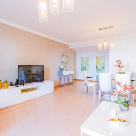 Apartment Ocean View And Garden In Exclusive Area