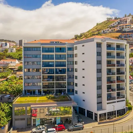 Ocean View And Garden In Exclusive Area Apartment Funchal (Madeira)