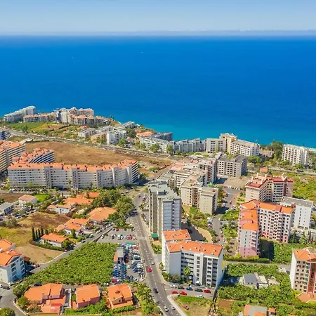 Apartment Ocean View And Garden In Exclusive Area *